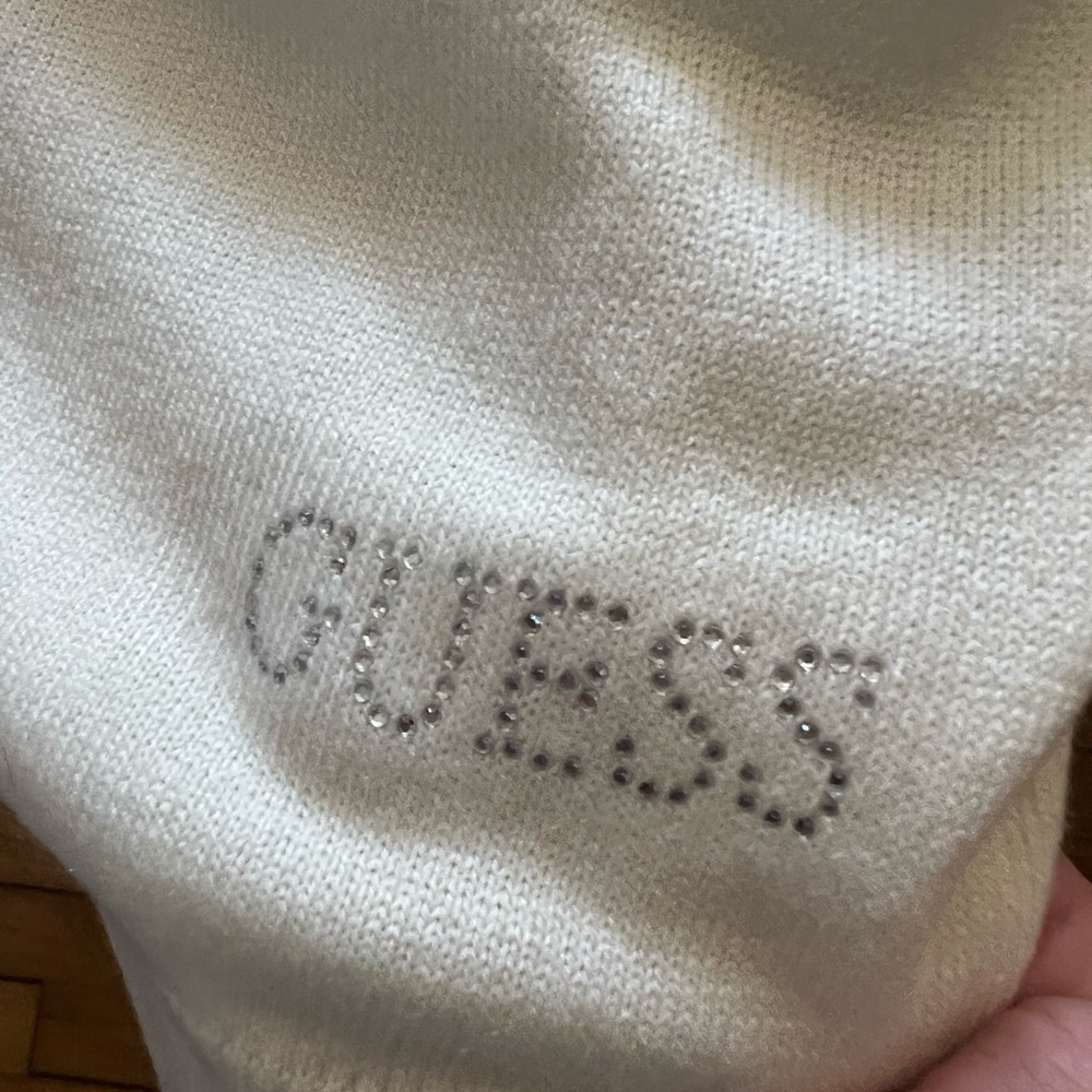Guess Sweater New with out tags
